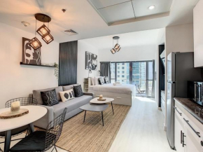 Luxury Modern Studio in JLT with Amazing View & Rooftop Pool - sleeps 3